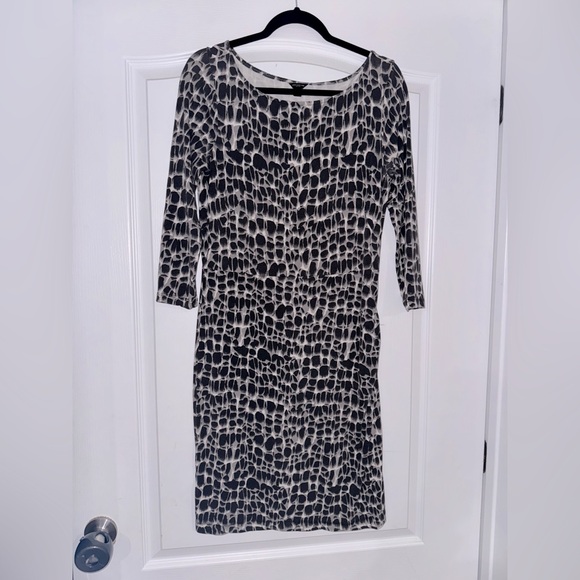 Ann Taylor Dresses & Skirts - Ann Taylor Printed Long Sleeve Dress 6 Gray Black White